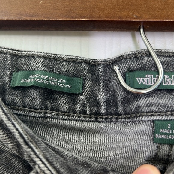 Wild Fable - Stonewashed Highest Rise Mom Black Distressed Jeans Size 2 - Picture 8 of 10